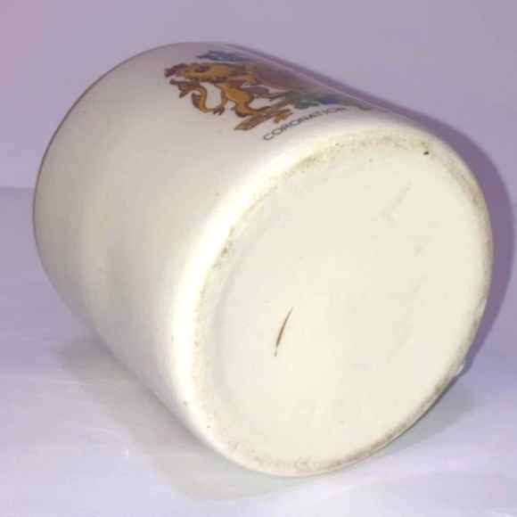 Queen Elizabeth II Coronation Cup - Picture 4 of 4